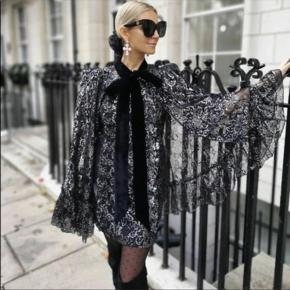 The vampire’s wife H&M collection cape - Picture 1 of 6